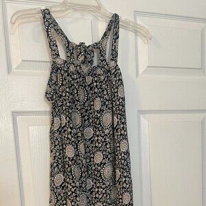 Cute print Old Navy maxi dress - size M